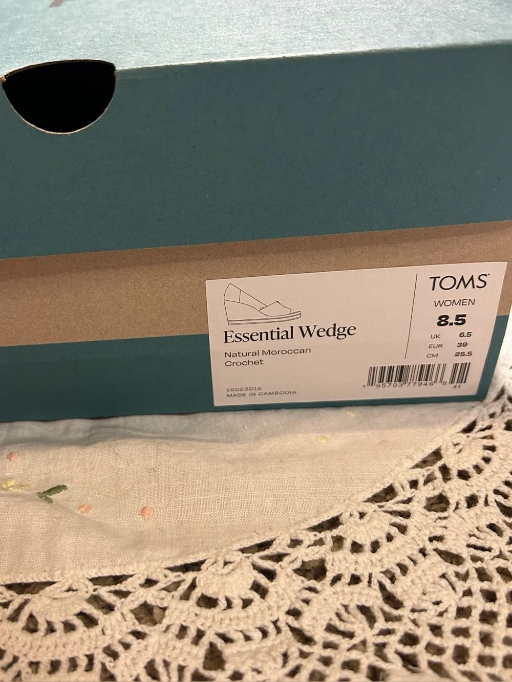 NWT TOMS Cream Crochet Wedge Peep Toe Heels